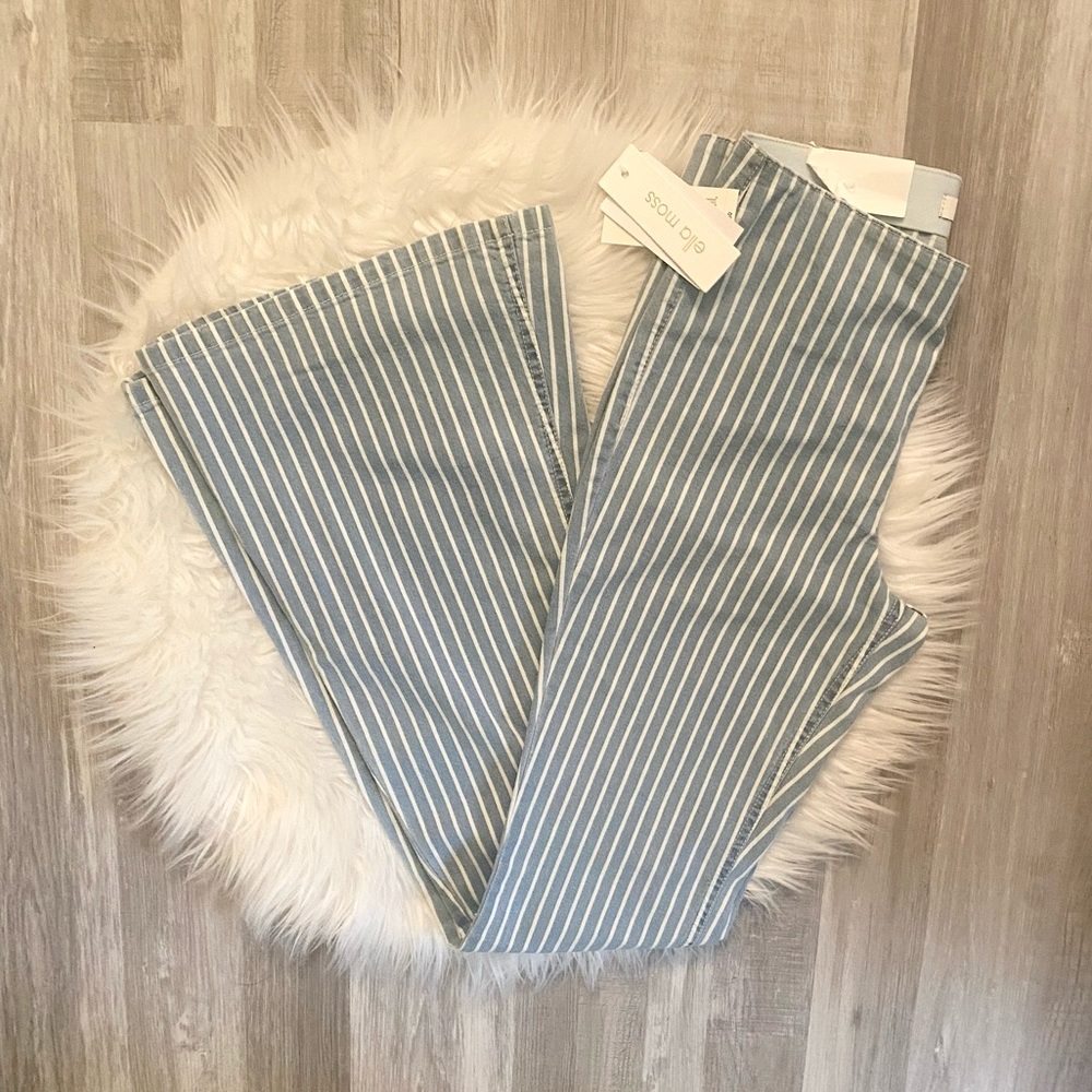NWT Must have pull on flare Ella Moss jeans